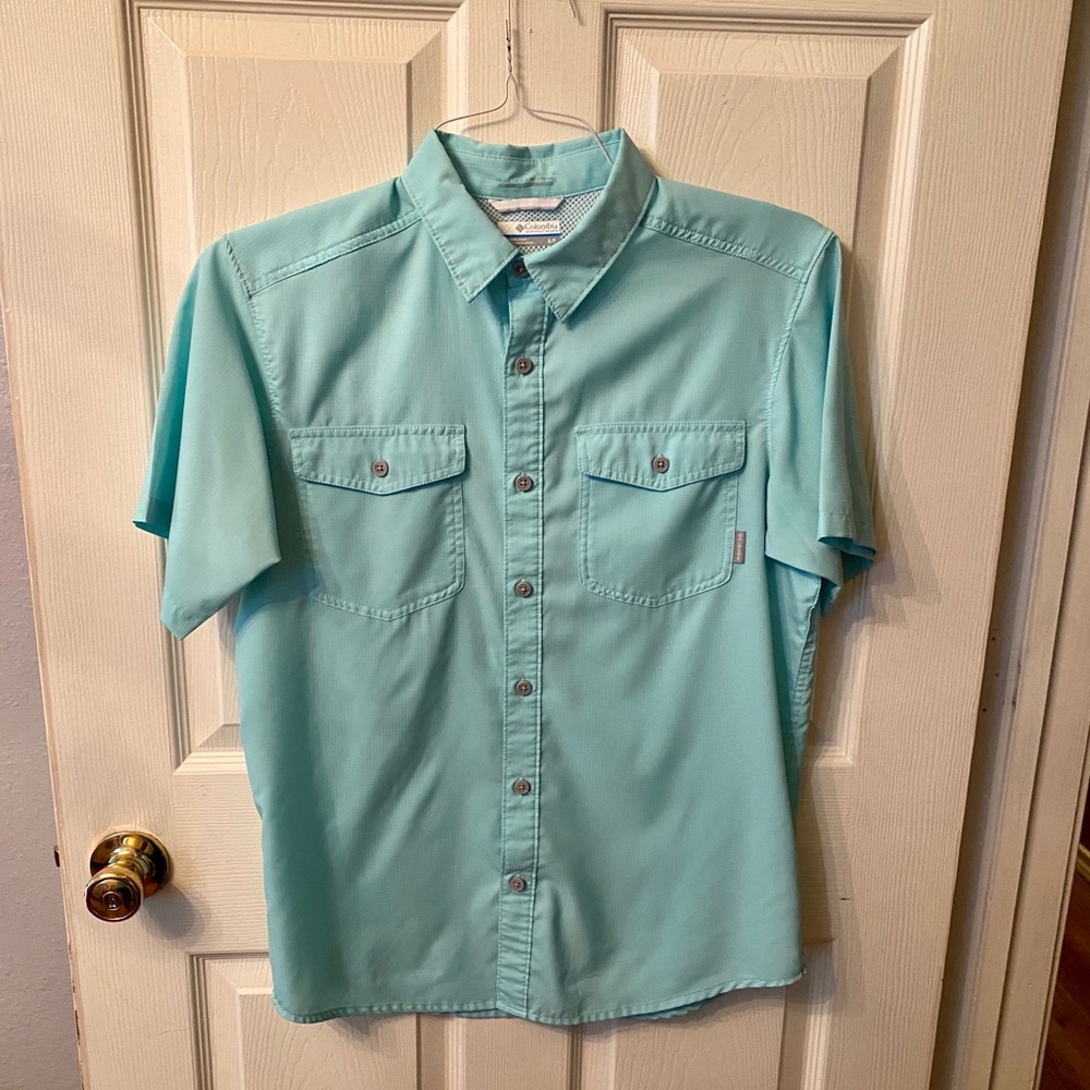Men’s turquoise Columbia shirt size small